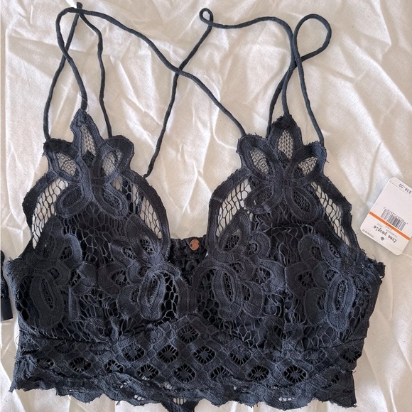 Black stretchy Lacey lingerie top with adjustable straps - Picture 1 of 3